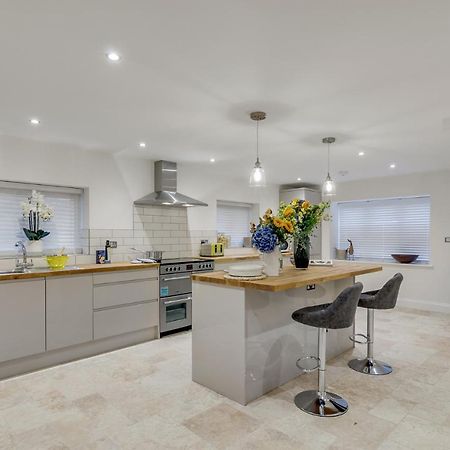 Spacious 6-Bed Home, Near The Norfolk Broads 클립스비 외부 사진