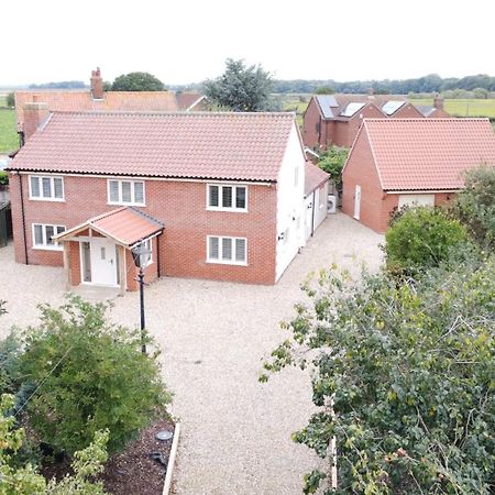 Spacious 6-Bed Home, Near The Norfolk Broads 클립스비 외부 사진