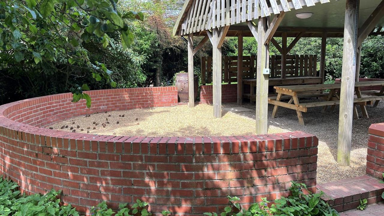 Spacious 6-Bed Home, Near The Norfolk Broads 클립스비 외부 사진